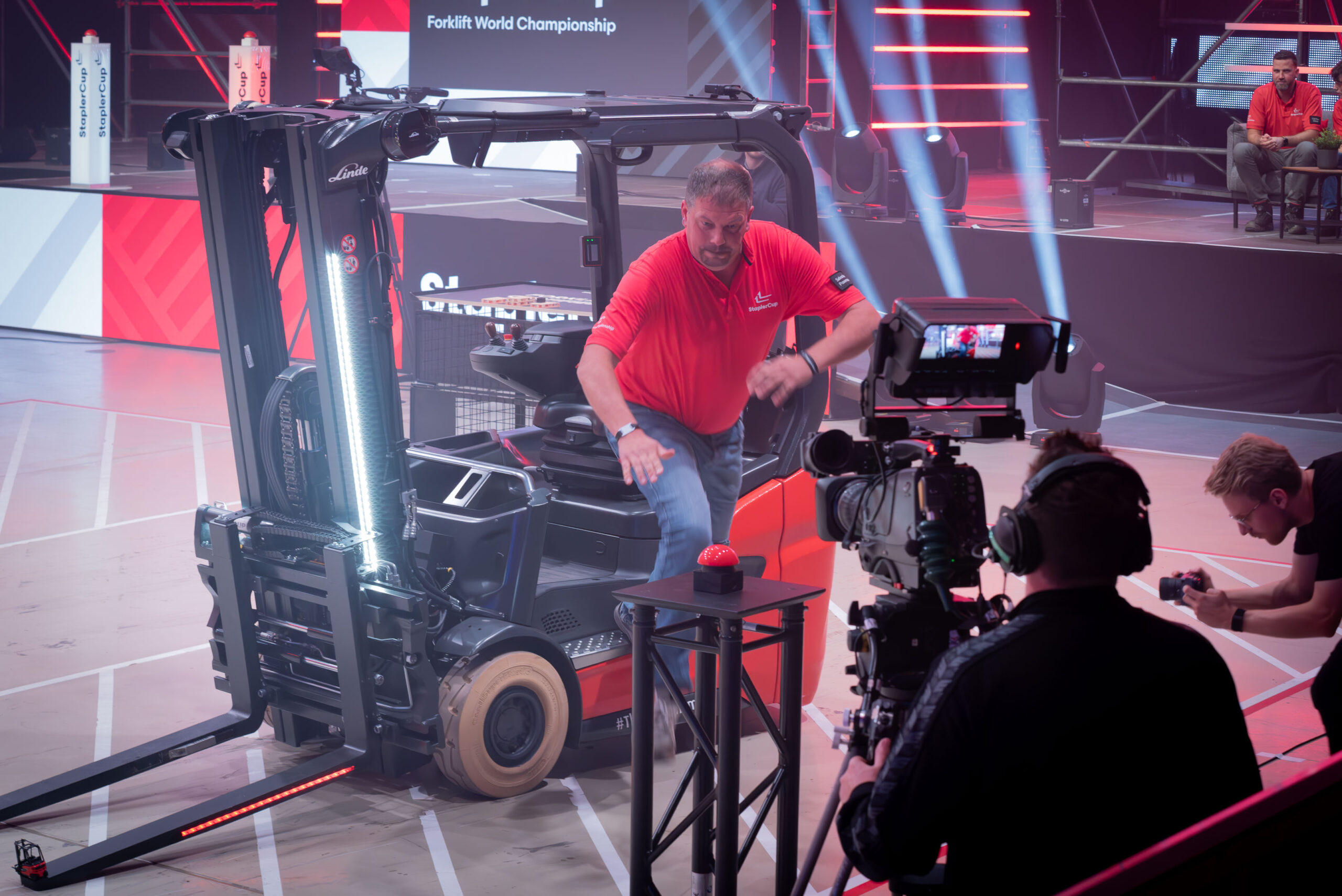 Sebastian (Sieger Qualifier Hermsdorf) auf dem Weg zu seinem ersten Buzzer