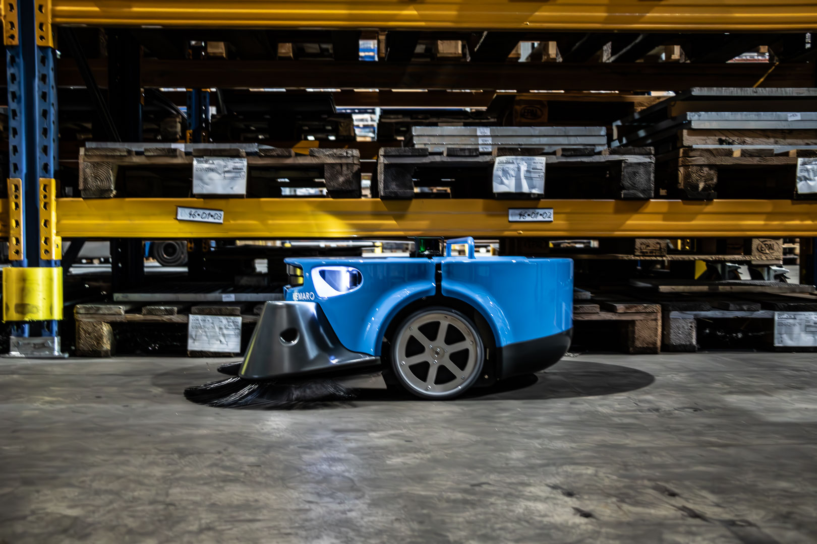 Autonomer Reinigungsroboter für Industrie und Logistik